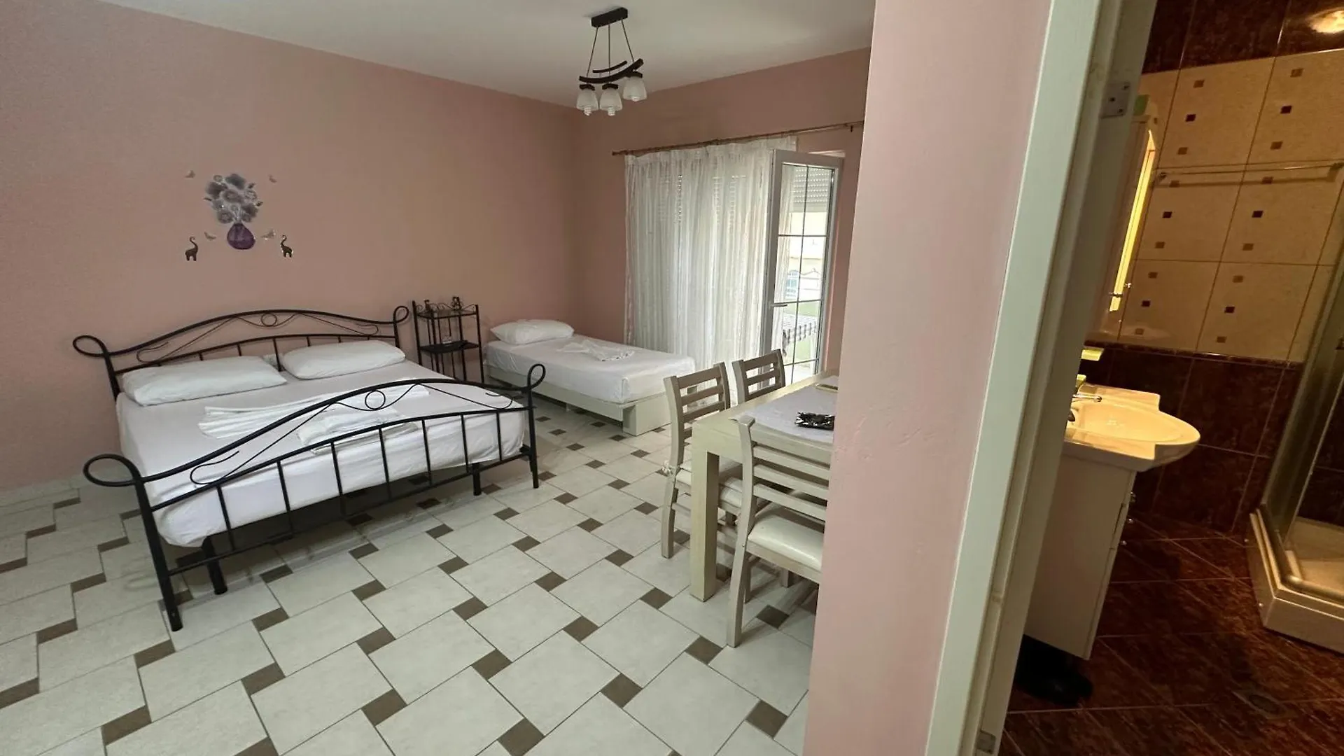 Hotel A&A House Sarandë 0*,